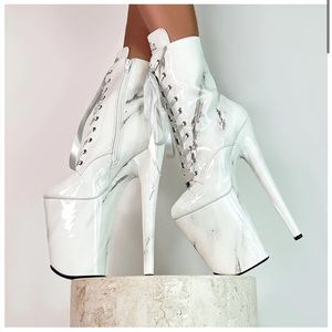 NEW IN BOX Hella Heels AND protectors!